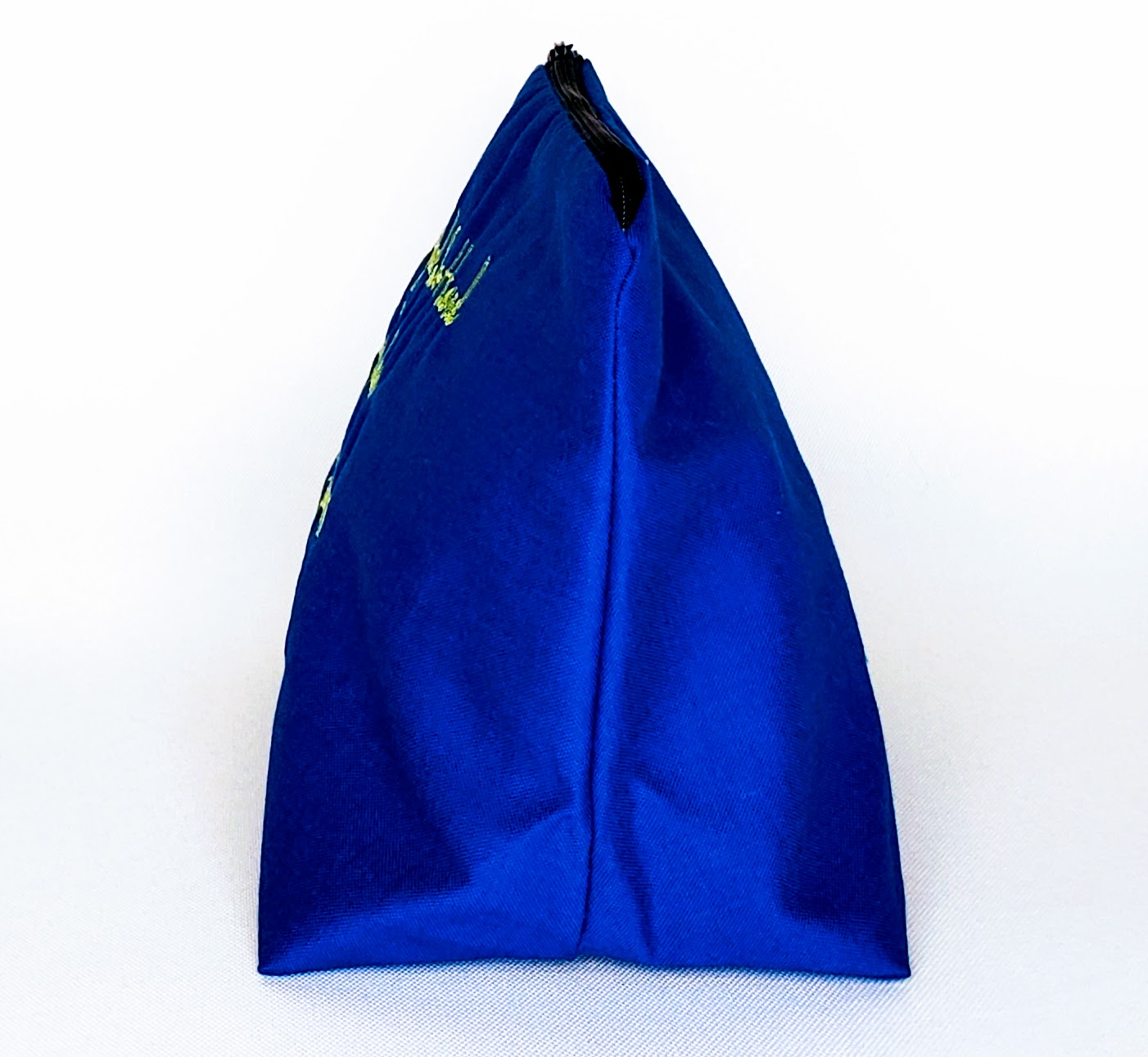 I LOVE my Dog/Cat Paw Embroidered Make-up/Accessories Bag. Comes in a variety of colors!